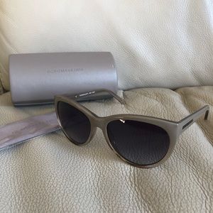 NWOT BCBG MAXAZRIA sunglasses grey
